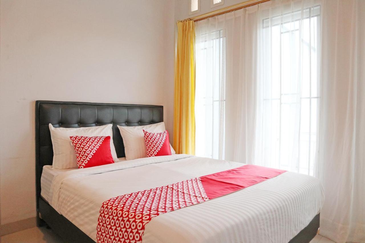 Hotel Oyo 1649 Grya Lavinsa à Padang  Extérieur photo